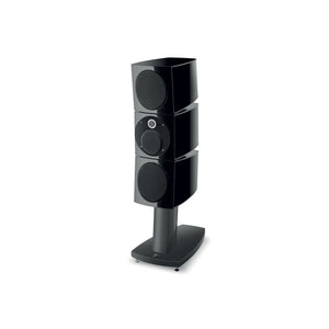 El Viva Utopia Colour Evo de Focal es un moderno altavoz negro de 3 vías con tres transductores circulares sobre un elegante pedestal, que se muestra sobre un fondo blanco.