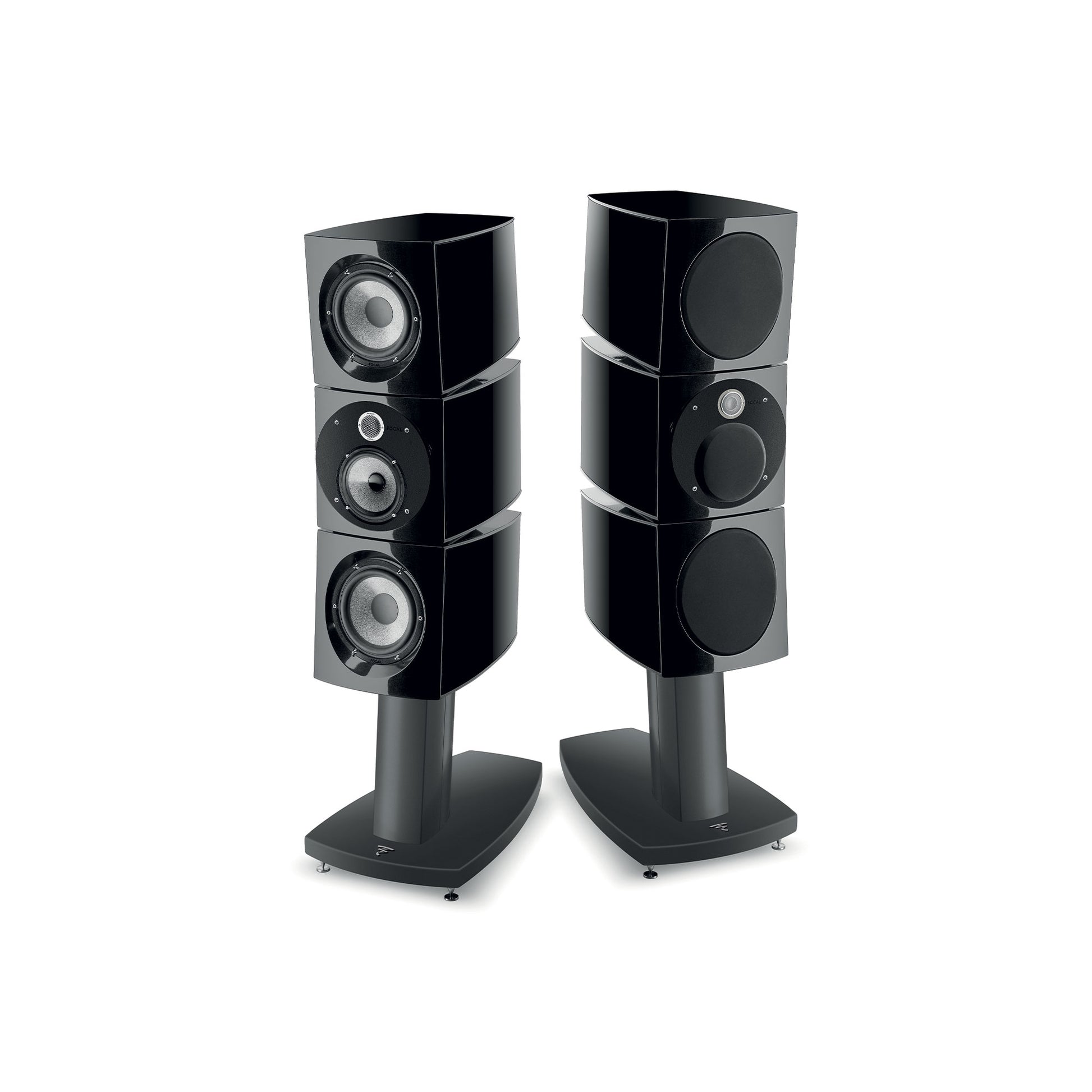 Due diffusori Focal Viva Utopia Colour Evo, rifiniti in un elegante nero con superfici curve e basi robuste, ciascuno dotato di tre driver principali, su sfondo bianco.