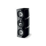 Il Focal Viva Utopia Colour Evo è un diffusore a torre a 3 vie di colore nero con woofer a vista e un tweeter centrale che si erge verticalmente su uno sfondo bianco.