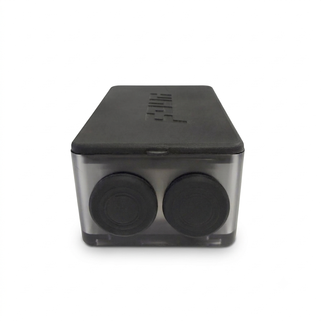 The Four Connect 4-600422 2x50mm²/2x25mm², a small black spritzwassergeschützter Mini-ANL-Sicherungshalter with two round buttons, is shown on a white background.