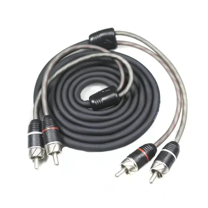 Dos cables de audio RCA negros Four Connect Stage2 de 1,5 m y 2 canales con conectores plateados, bandas de colores y estructura de par trenzado de triple apantallamiento.