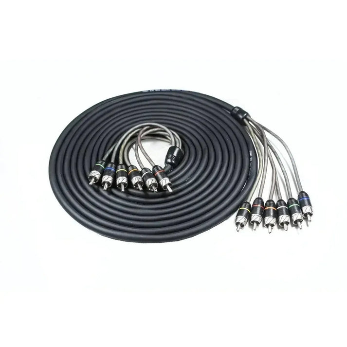 El cable RCA Four Connect Stage2 5,5m 6-Kanal es negro, enrollado, triplemente apantallado con par trenzado y tiene seis conectores codificados por colores en cada extremo.