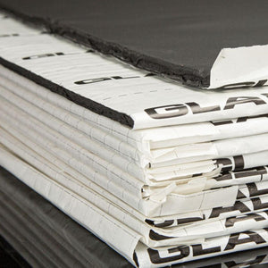 A close-up of Gladen Aero Silent Pro sheets, showing black foam and white paper layers for premium sound insulation and absorption.