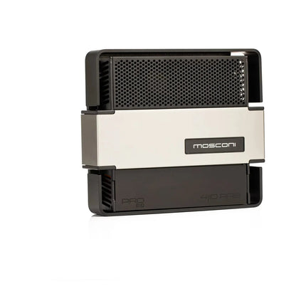 Lamplificatore Gladen Mosconi Pro 4|10-AAB EVO a 4 canali, nei colori nero e argento, con fori di ventilazione e logo ben visibile, è ideale per gli impianti audio per auto.