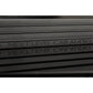 Gros plan sur lamplificateur de classe D Gladen Rcore 1|1200, sur lequel est gravée linscription « NEXT LEVEL CAR AUDIO », et son reflet sur la surface métallique.