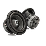 Se muestran dos subwoofers Gladen Sigma SSW08 negros: uno lleva el logotipo, mientras que el otro destaca los terminales y los detalles laterales para tu sistema de audio del coche.