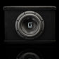 Gladen Sigma SSWX08VB: Subwoofer negro de 8 en una caja rectangular con un logotipo plateado centrado en el cono, que se muestra sobre un fondo negro.