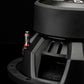 Primo piano del subwoofer Gladen Sigma SSWX10, che mostra il collegamento e il robusto telaio: ideale per impianti audio per auto di alta gamma.