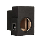 Una cassa per subwoofer Gladen Subbox-Buz.2 di colore nero con finitura in moquette, apertura circolare e morsetti a vista, raffigurata su uno sfondo bianco.