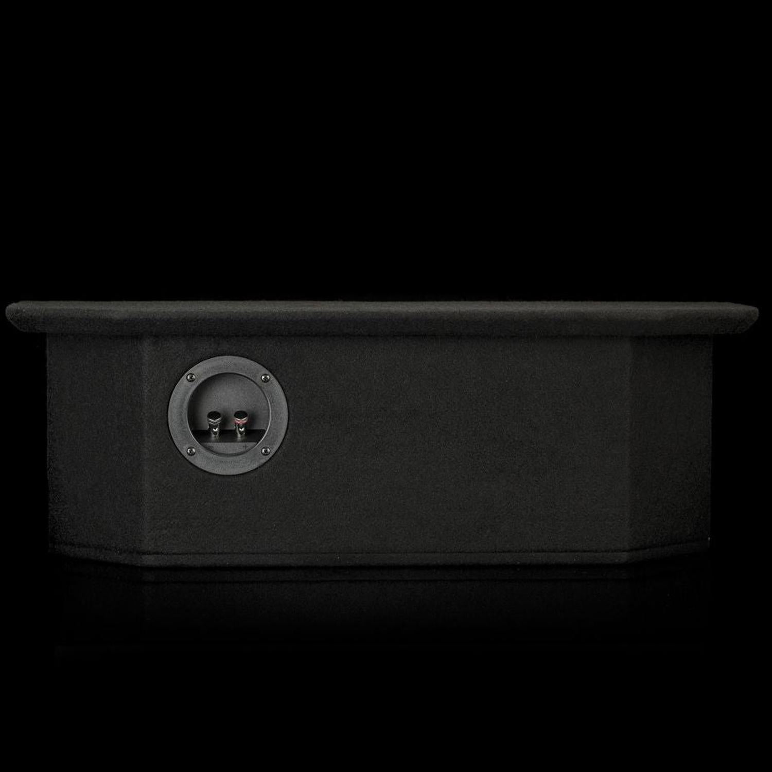 Il Gladen Subbox-EV è un diffusore rettangolare di colore nero dotato di un pannello di ingresso rotondo a due terminali, progettato per linsonorizzazione Aero Silent Pro e per la massima protezione acustica dellabitacolo.