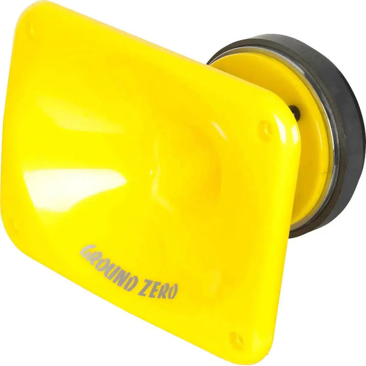 Un tweeter audio per auto Ground Zero Competition GZCT 5000SPL giallo con Titankalotte e retro nero, mostrato ad angolo su sfondo bianco.