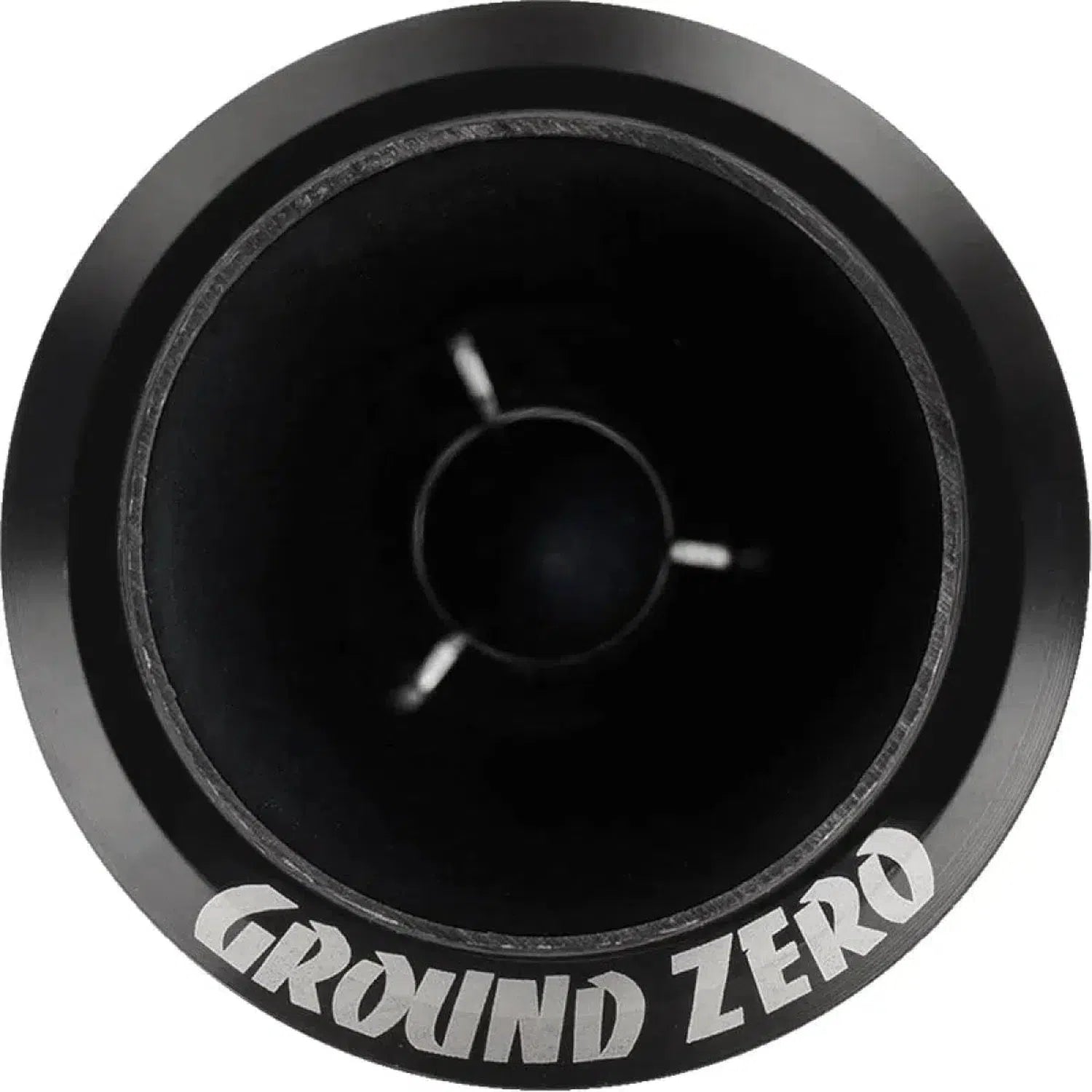 Primo piano di un diffusore Ground Zero Competition GZCT 500IV-B di colore nero con GROUND ZERO in grassetto a lettere bianche sul bordo.