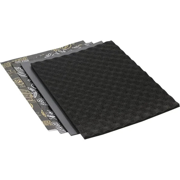 Tre lastre rettangolari del Ground Zero GZDM Doorkit Pro Set 16x37x50cm, con schiuma nera testurizzata e due tappetini in Alubutyl.