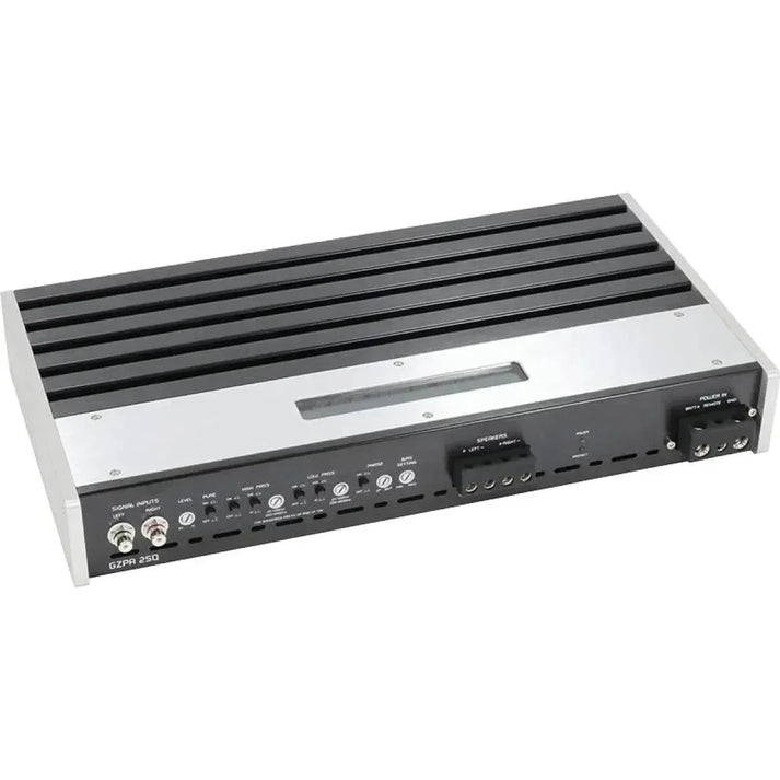 Il Ground Zero GZPA 2SQ è un amplificatore audio per auto a 2 canali di colore argento e nero con tecnologia MOSFET di Classe AB, porte multiple, manopole di regolazione e controlli frontali etichettati.