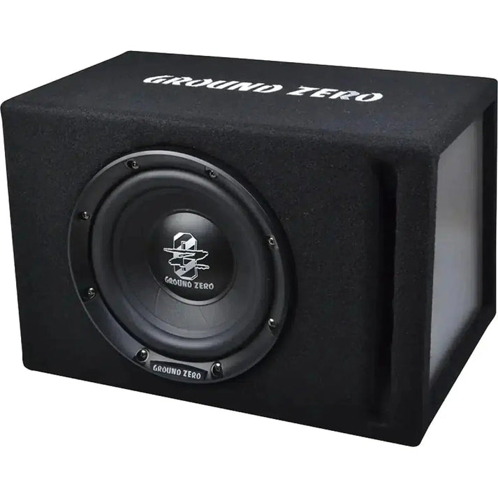 Il Ground Zero Iridium GZIB 20BR è un subwoofer nero da 8 in una cassa rettangolare bass reflex con 150W RMS e il nome del marchio in alto.