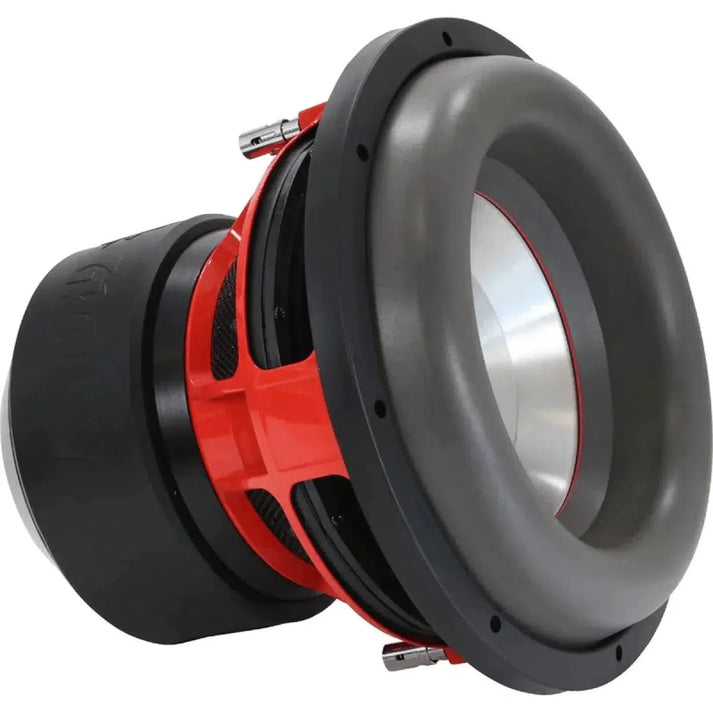 Il subwoofer Ground Zero Nuclear GZNW 12Xmax presenta un bordo in gomma nera, una struttura metallica rossa e un cono in alluminio-membrana argentato, mostrato angolato con struttura e connettori visibili.