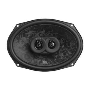 Der JBL STAGE3 968M ist ein schwarzer, ovaler Autolautsprecher mit strukturierter Vorderseite, zwei Hochtönern, einem „Plus One“-Tieftöner und einem dezenten JBL-Logo unten in der Mitte.