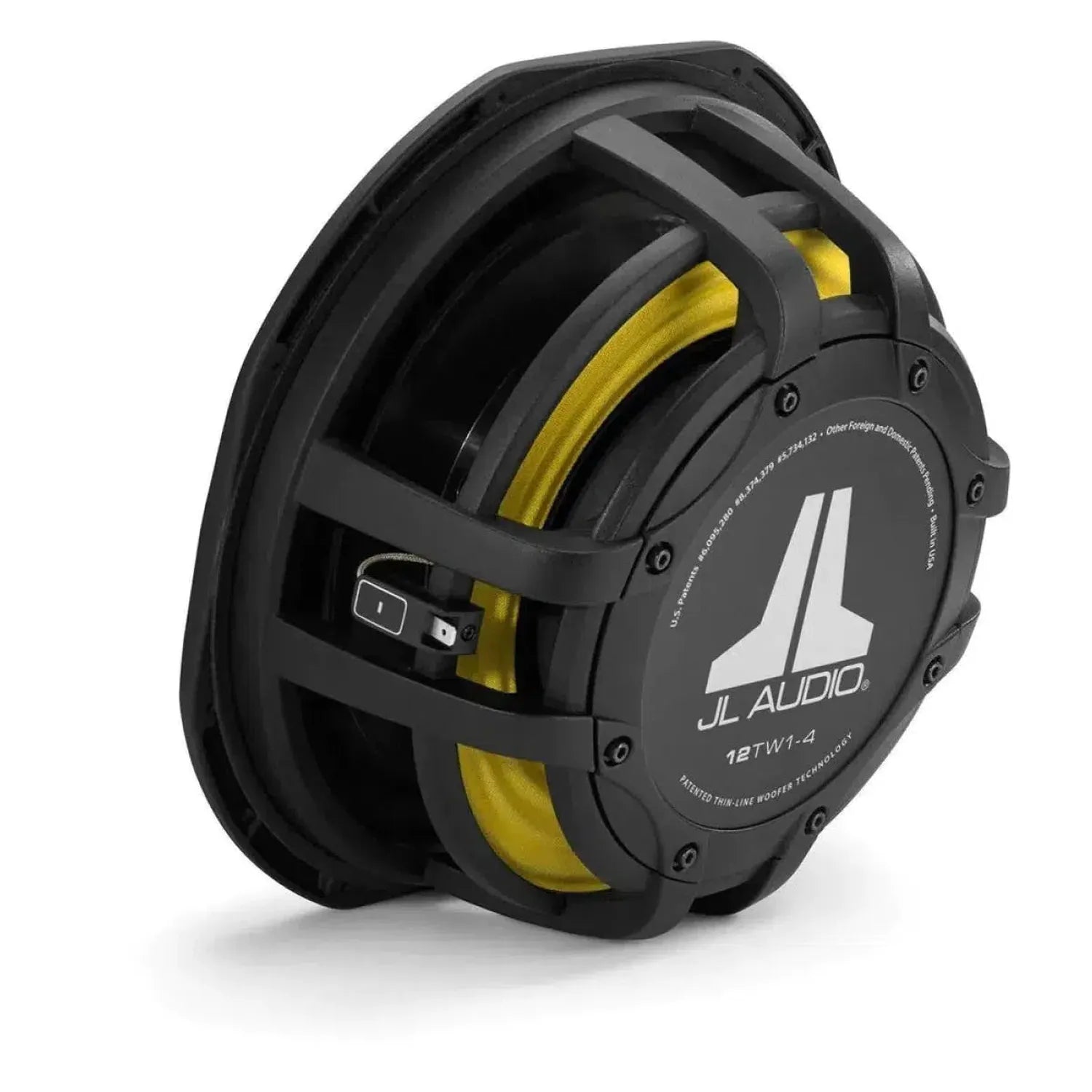 A JL Audio 12TW1-4 12-inch subwoofer with geringer Einbautiefe, black frame, yellow suspension, und JL Audio Logo auf der Rückplatte, schräg betrachtet.
