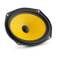 De JL Audio C1-690 is een gele ovale 6x9 Zoll Komponenten-Lautsprecher met een zwart frame en montagegaten, afgebeeld op een witte achtergrond.