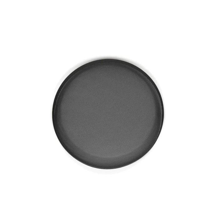 Un JL Audio SGRU-10 Lautsprechergitter rotondo e nero è mostrato dallalto su uno sfondo bianco.