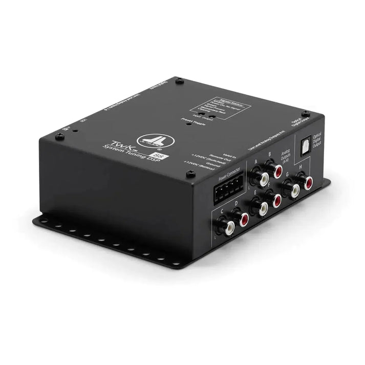 Una scatola nera JL Audio TWK-88 DSP con più porte RCA, connettori etichettati e il logo del processore di segnale digitale System Tuning sulla parte superiore.