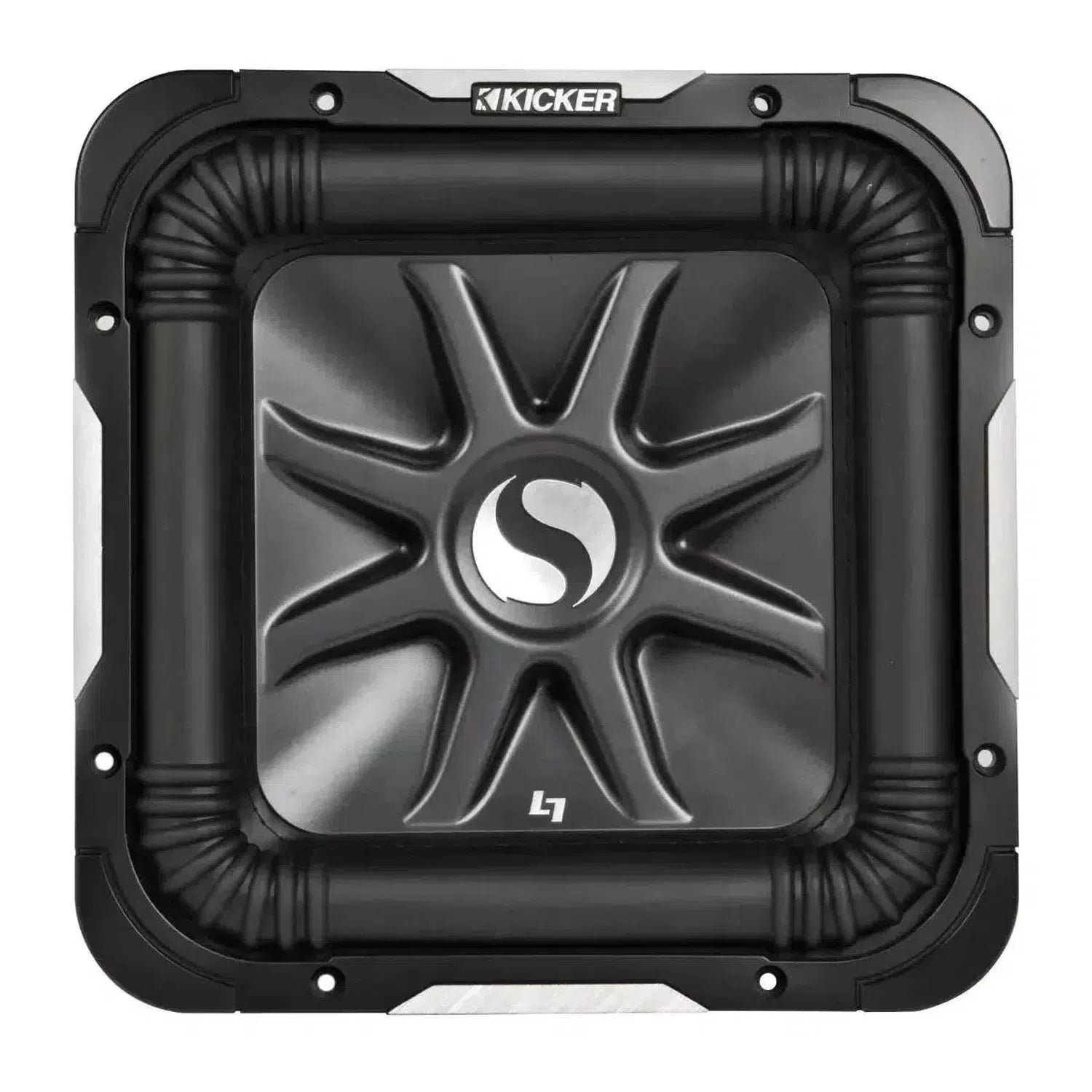Il subwoofer quadrato nero Kicker Solo-Baric L7S152/L7S154, da 15, presenta un audace design scolpito, il logo centrale e il marchio Kicker sul bordo superiore.