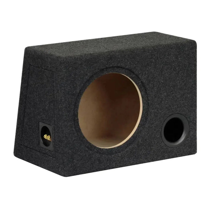 Il Masori B1035 è un box per subwoofer in MDF nero da 10 con moquette, volume di 35L, porta circolare e coppa terminale per facilitare il cablaggio.