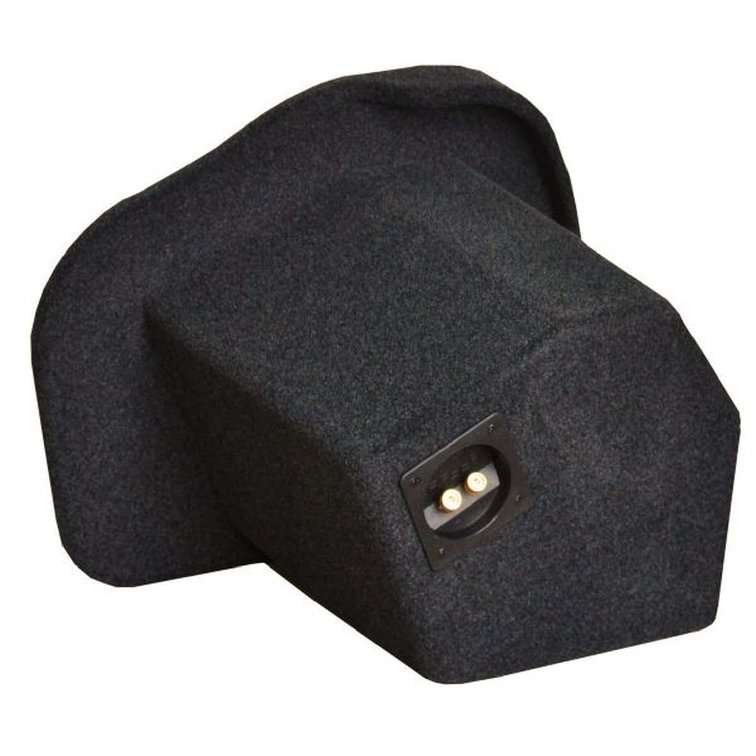 Il Masori G10-15 Audi A4 B9 Limousine è un subwoofer personalizzato da 10, nero e rivestito di moquette, con un design angolato e doppi terminali su un lato.