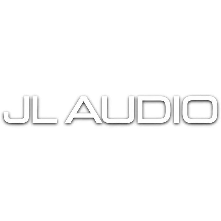 De afbeelding toont de JL Audio Sticker - lang by Masori in vette, zilveren letters op wit, ideaal voor Autofolierung met ORACAL 751 High Performance Folie.