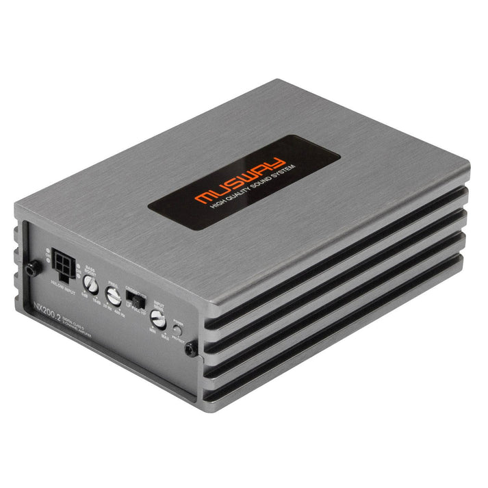 Un amplificador Musway NX200.2 de dos canales, de color plateado con detalles en negro, controles etiquetados, tecnología Start-Stopp y la inscripción «High Quality Sound System» junto con el logotipo en la parte superior.