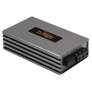 Un amplificatore a 2 canali Musway NX350.2 color argento, con fianchi ventilati e porte terminali, ripreso su uno sfondo bianco.