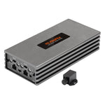 Un amplificador de audio para coche Musway NX225.4 rectangular de color plateado, con mandos y puertos, que se muestra junto a un pequeño accesorio negro con soporte de montaje.