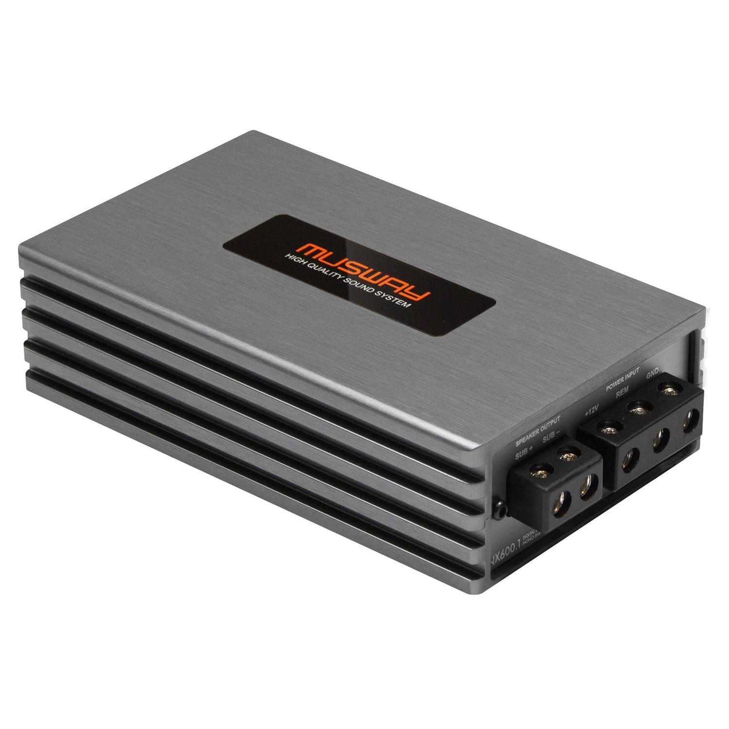 Amplificatore Musway NX600.1 di forma rettangolare, color argento, con fessure di ventilazione nere disposte orizzontalmente e ingressi e uscite su un lato.