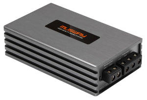Amplificateur Musway NX600.1 de forme rectangulaire, de couleur argentée, doté de fentes daération noires disposées horizontalement et dentrées et de sorties situées sur un côté.