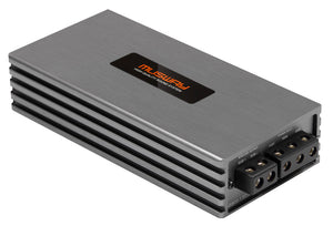Musway NX800.1: rechteckiger, silberfarbener 1-Kanal-Verstärker, schwarze seitliche Rillen, vier Frontöffnungen, 800 W RMS.