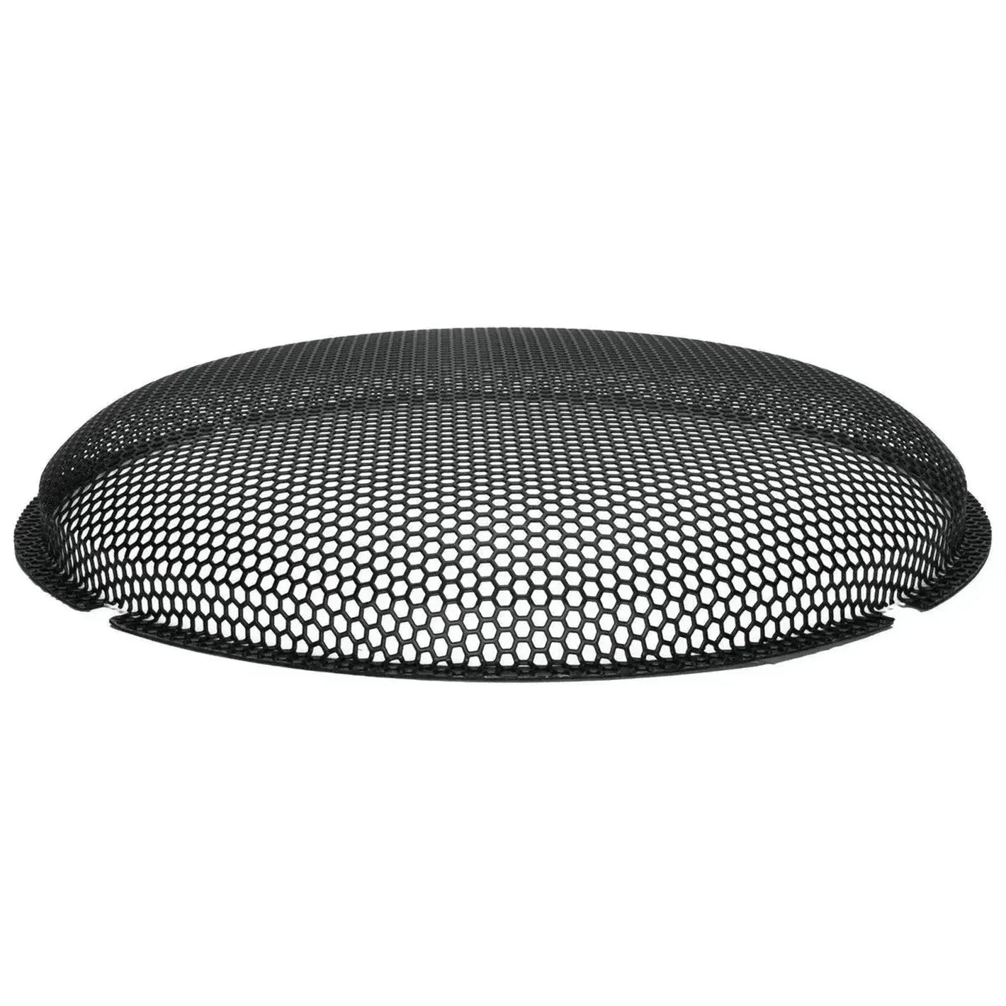 Een rond, zwart metalen spatscherm van opzij gezien, dat lijkt op de Rockford Fosgate Power T1SG-12 met zijn fijne perforaties en licht bolle vorm.