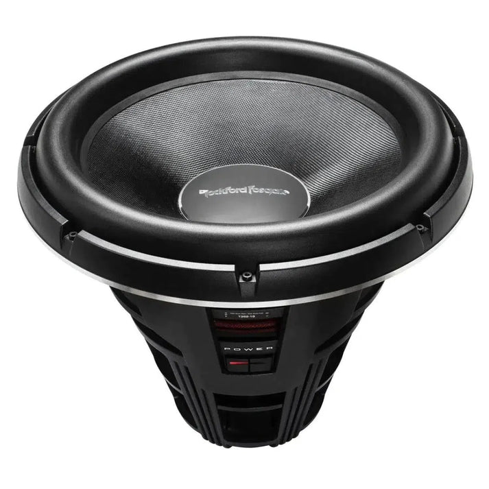 Un subwoofer Rockford Fosgate Power T3S2-19, nero con cono in fibra di carbonio, calotta argentata, etichette laterali rosse e bianche, eroga 3000W RMS.