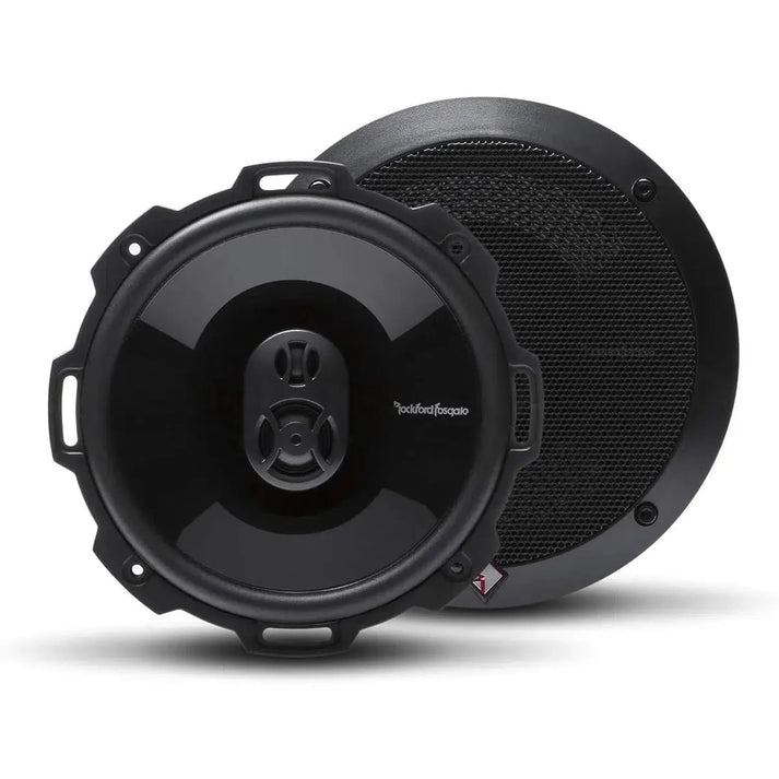 Dos altavoces redondos negros para coche -uno con tweeters y otro con rejilla- de Rockford Fosgate Punch P1675, ideales como conjunto triaxial plug  play para VW/Citroën.
