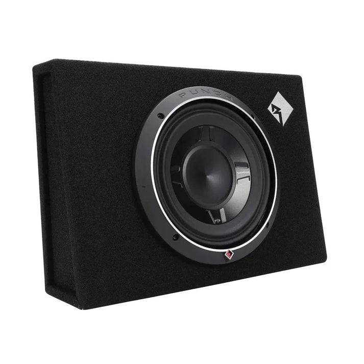El Rockford Fosgate Punch P3S-1X10 es un recinto rectangular negro con un subwoofer de 10, embellecedor plateado y logotipos de la marca en el altavoz y en la esquina.