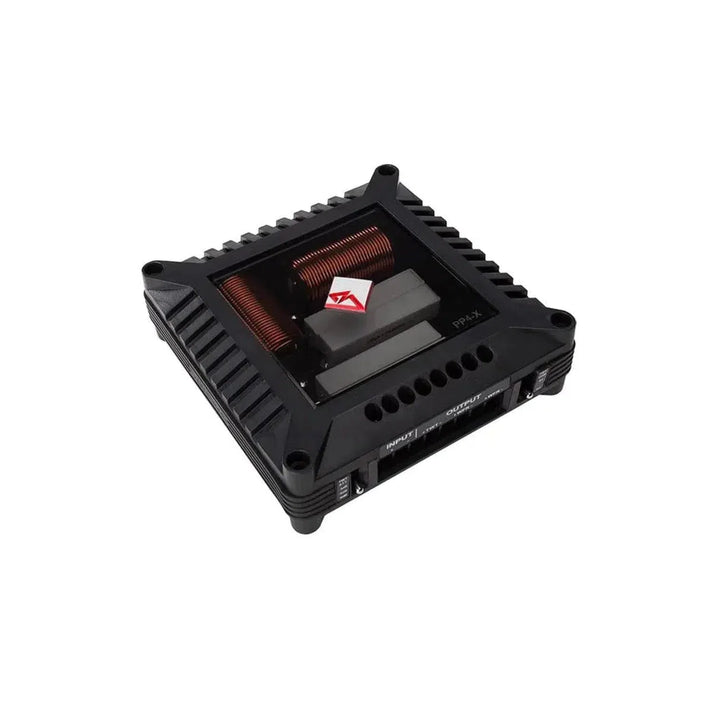 Il Punch Pro PP8-X di Rockford Fosgate è un crossover a 2 vie nero con bobine in rame, connettori laterali e un involucro quadrato ventilato, perfetto per le configurazioni di midrange/tweeter.