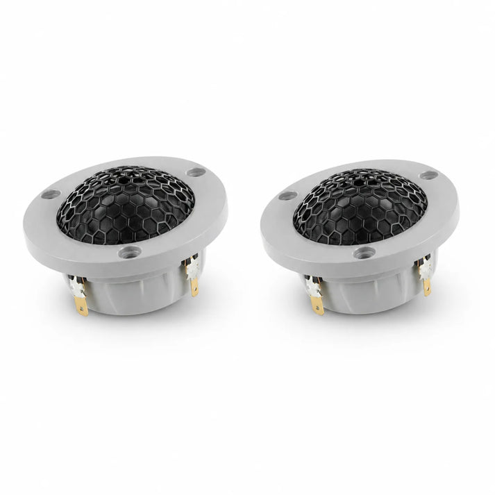 Une paire de tweeters ronds Scanspeak Automotive Silver D3004/602006 avec des grilles noires en nid dabeille, présentés sur un fond blanc.