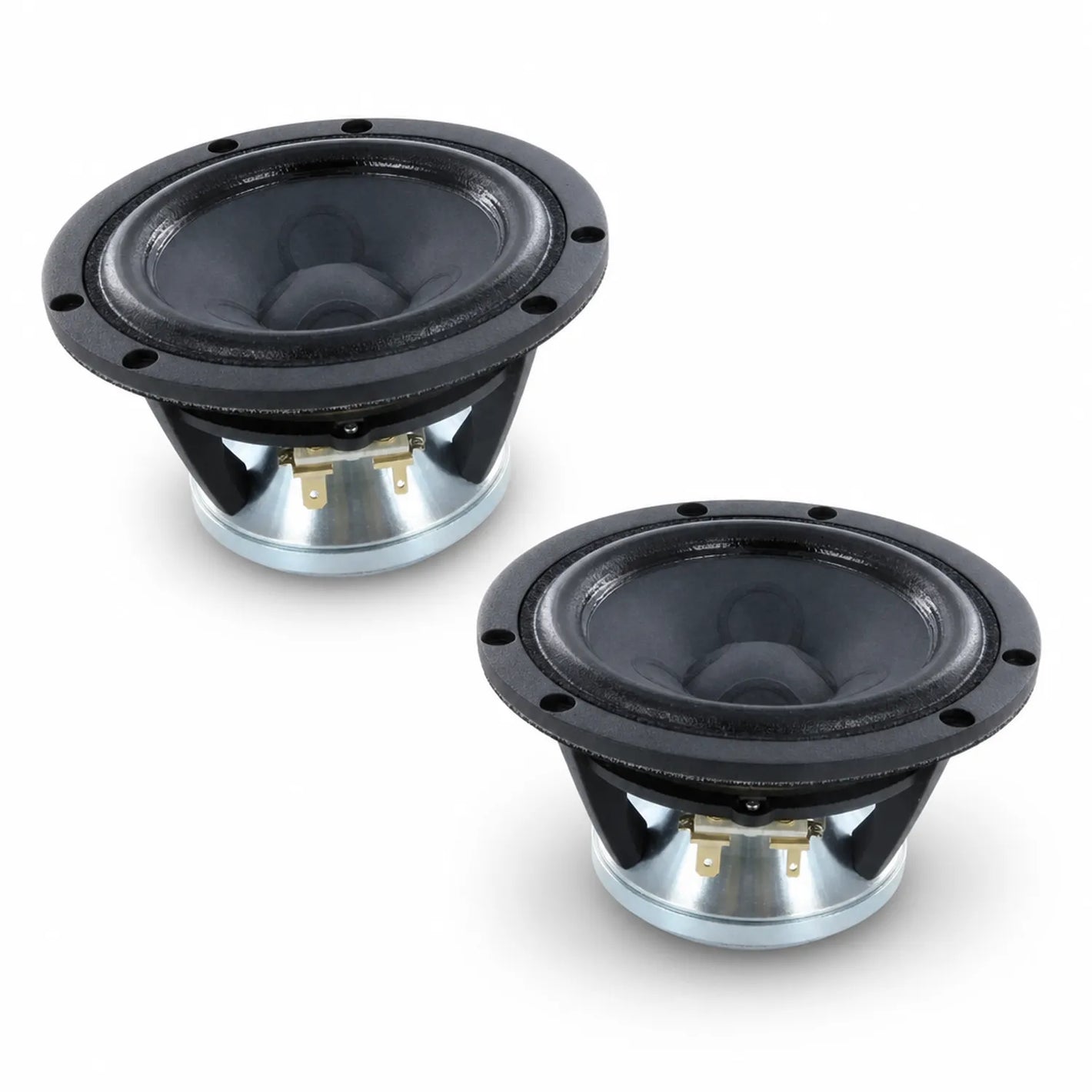 Dos altavoces de audio negros y plateados Scanspeak Illuminator 12MU/8731T00 con Mitteltöner de 4 se asientan sobre una superficie blanca, ligeramente separados en ángulo.