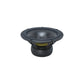 Le Scanspeak Revelator 26W/8867T00 est un caisson de basses noir de 10 pouces doté dun cône en aluminium et dune suspension jaune apparente, présenté sur fond blanc.