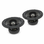 Deux subwoofers noirs Scanspeak Revelator 26W/8867T00 sont orientés lun vers lautre sur un fond blanc.