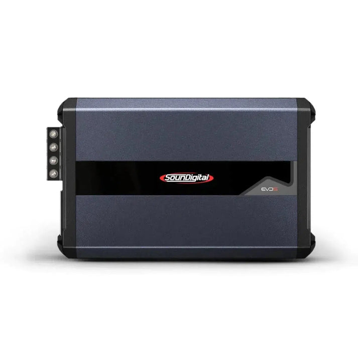 Il Soundigital 2000.4 EVO5 è un amplificatore audio per auto rettangolare caratterizzato da una striscia nera, dal logo e dalle connessioni di ingresso sul lato sinistro.