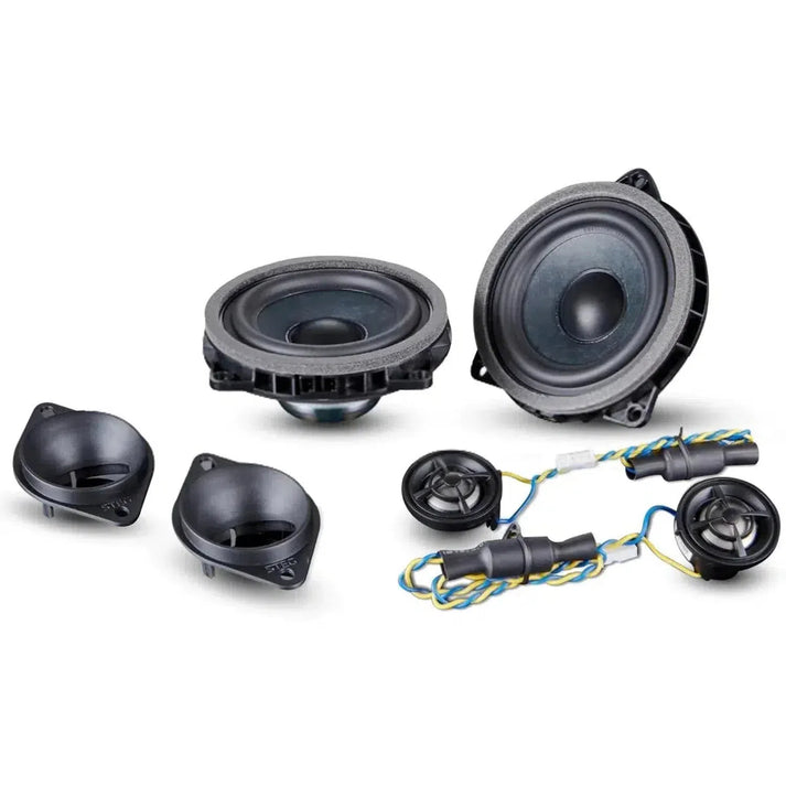 Lensemble Steg BM45C-II comprend deux haut-parleurs ronds, des tweeters avec câblage et des supports de montage, le tout représenté sur fond blanc.