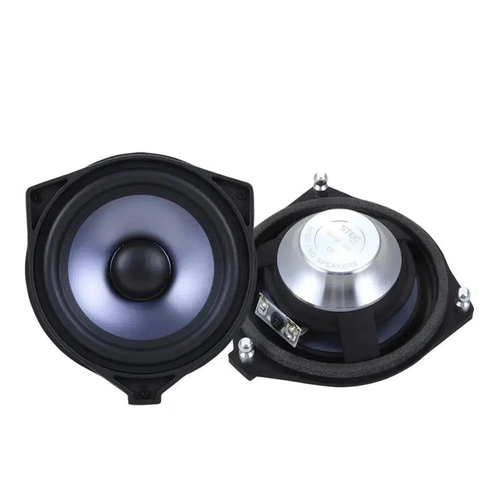 Deux enceintes audio rondes, noires et argentées Steg BZ40B sont présentées : lune montre le cône, lautre révèle les bornes et une étiquette métallique Steg.