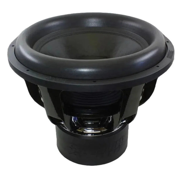 Il Sundown Audio Zv6 18 è un subwoofer da 18 in nero lucido con un grande cono, un bordo in gomma, un magnete visibile e una potenza di 2500 W RMS.