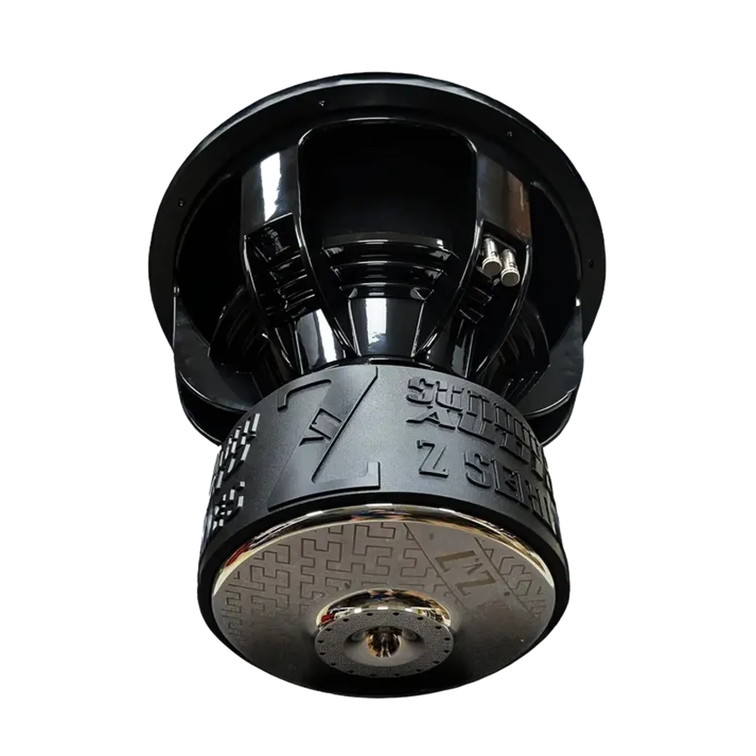 Primo piano di un subwoofer Sundown Audio Zv7 18 con accenti metallici, il nome del marchio e il logo 3500 Watt RMS impresso sulla base.