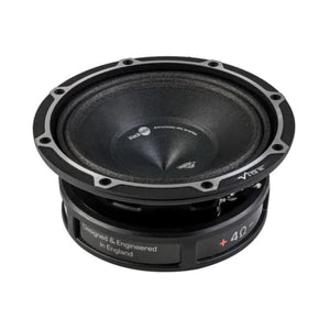 El Vibe Audio Blackdeath BDPRO 6M-V9 es un altavoz de audio redondo y negro con un centro de cono y Designed  Engineered in England en su lateral.
